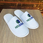 Тапочки с логотипом Neodraw