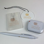 Набор с логотипом Парадиз Денталь: антисептики, ручка, ароматизатор воздуха и освежающие конфеты