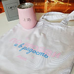 Холщовая сумка и кофер с надписью По любви и в радость