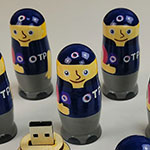 Деревянные флешки-человечки с логотипом ОТР