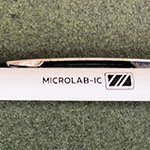 Ручка с логотипом Microlab белая
