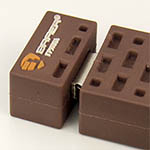 Флешка в виде кирпича с логотипом BRAER