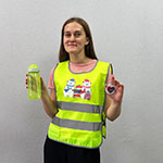 Жилет, бутылка для воды и брелок с логотипом Ялта рядом