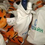 Мягкая игрушка тигрёнок с мешком для бутылки, логотип Гудлайн