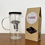 Френч-пресс и чайный напиток с логотипом ВФВ