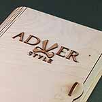 Деревянная коробка в виде книги, рельефный логотип, выжигание лазером