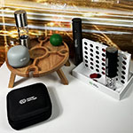 Набор с логотипом powerconcept: деревянный столик,беспроводная колонка,аккумуляторная отвертка,шар-антистресс,электрический штопор,мельница для специй и игра четыре в ряд 