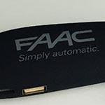 Аккумулятор в виде камня с логотипом FAAC